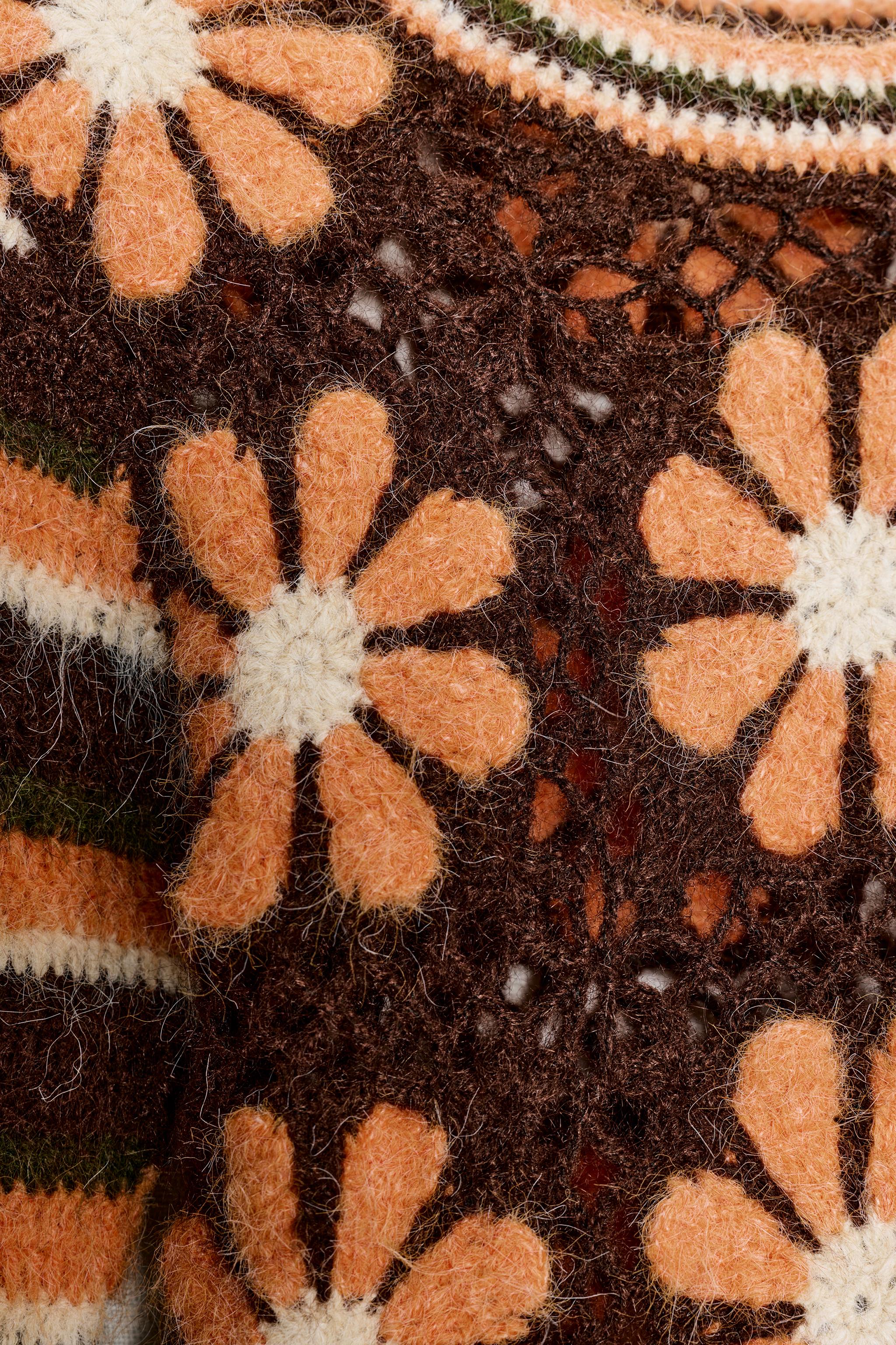 PULL EN MAILLE À FLEURS